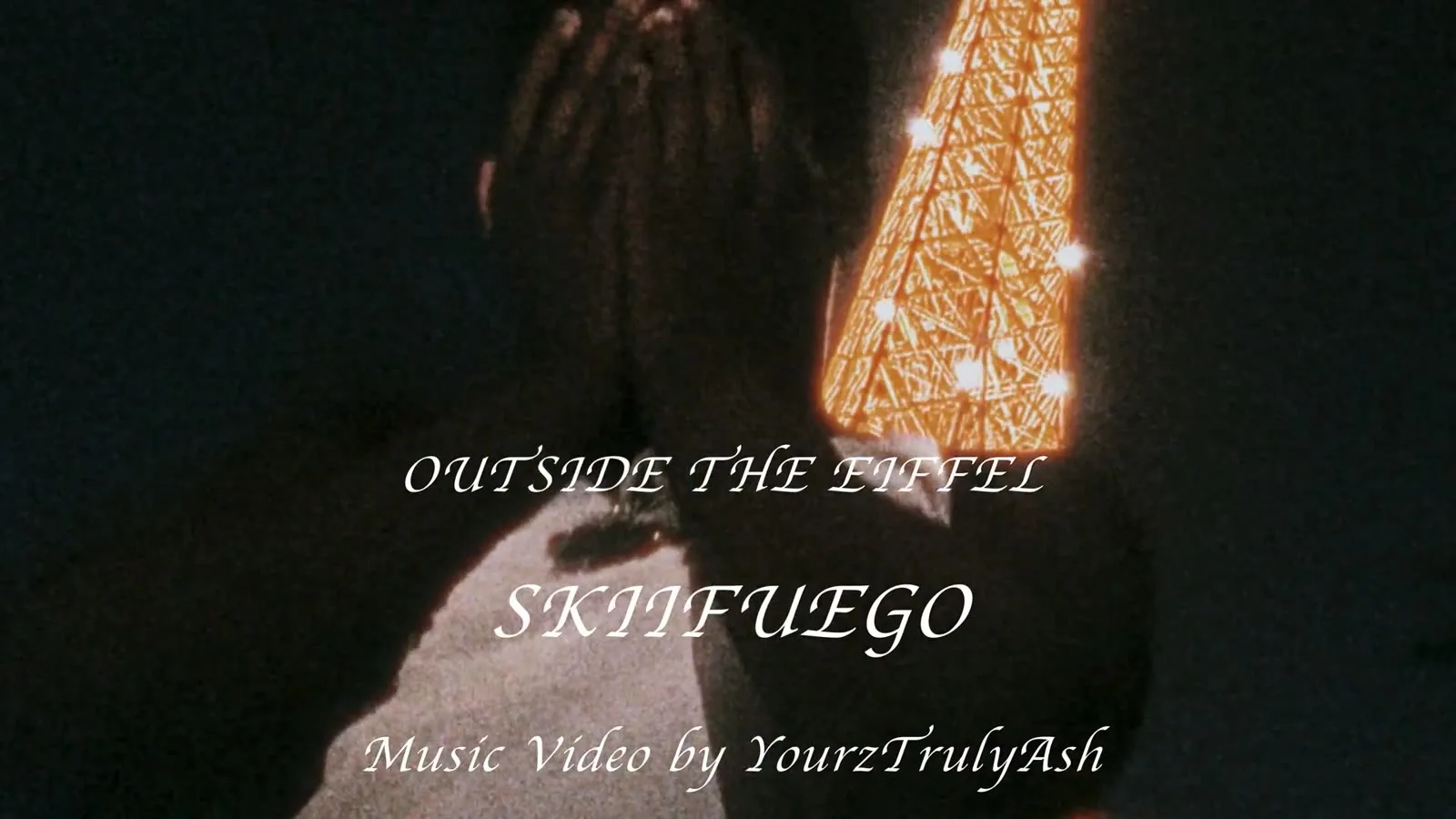 SKIIFUEGO . Outside the Eiffel